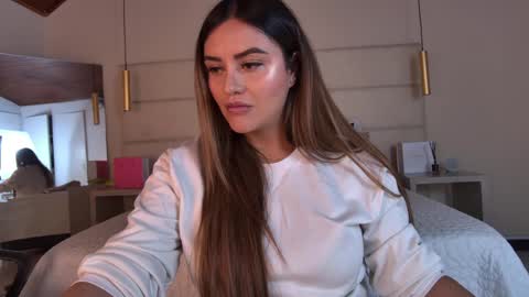 miss__ary_ online show from June 9, 12:26 pm