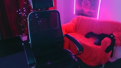 miss_alice_silver online show from June 13, 9:12 pm