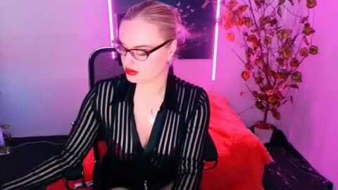 miss_alice_silver online show from October 9, 4:55 pm