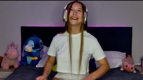 Snapshot of miss_emily_miller chatting on September 29, 6:24 pm Emily online show from September 29, 6:24 pm