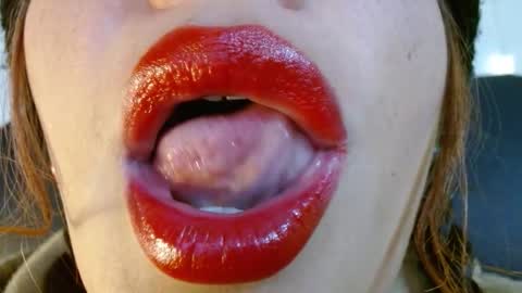 Snapshot of miss_evoleth2 chatting on October 16, 7:33 am Miss Evoleth online show from October 16, 7:33 am