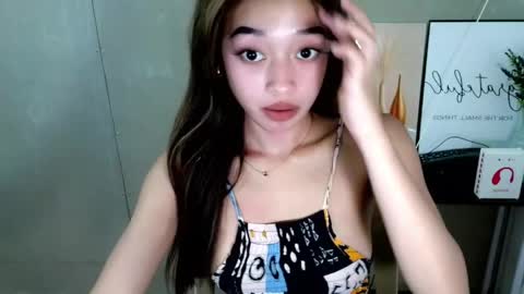 miss_j222 online show from April 27, 12:35 pm