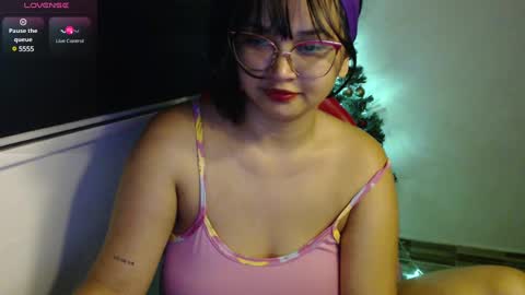 Snapshot of miss_ly_ chatting on December 23, 7:49 am ly independent model online show from December 23, 7:49 am