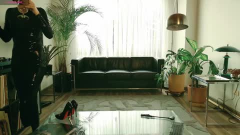 Snapshot of miss_satori_rose chatting on December 31, 10:01 pm Satori Rose online show from December 31, 10:01 pm