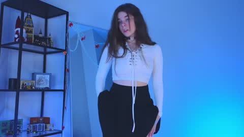 Spider girl Help me reach 10 likes online show from December 28, 6:17 am