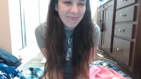 Snapshot of miss_sunshine01 chatting on December 31, 2:19 am Bella online show from December 31, 2:19 am