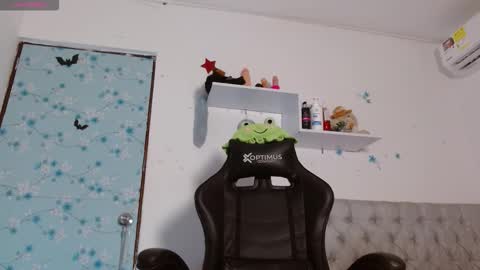 hanna    online show from November 16, 1:07 am