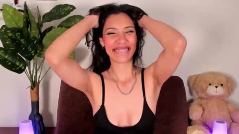 Miss Veronica online show from March 26, 1:35 pm