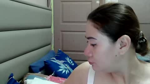 HOT MOMMY ZEPHYR online show from February 19, 8:14 am