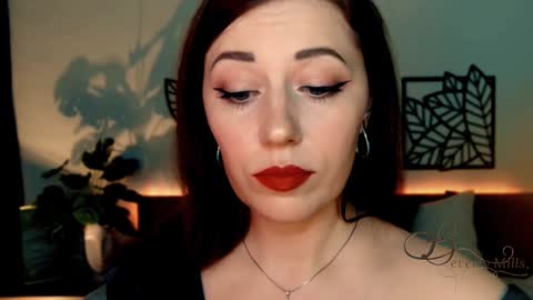 Snapshot of missbeverlymills chatting on December 6, 9:43 am The divine Beverly online show from December 6, 9:43 am