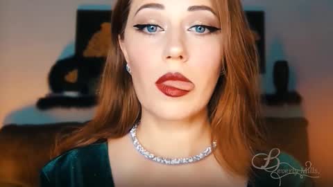 Snapshot of missbeverlymills chatting on September 18, 8:07 pm The divine Beverly online show from September 18, 8:07 pm
