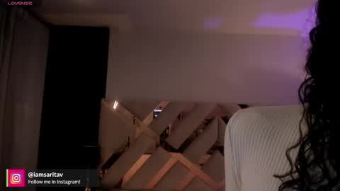 Sara Vanegas online show from February 25, 12:15 pm