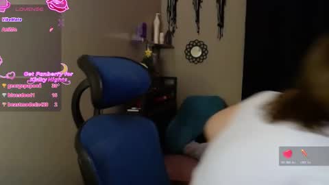 missfoxe12 online show from December 14, 11:32 pm