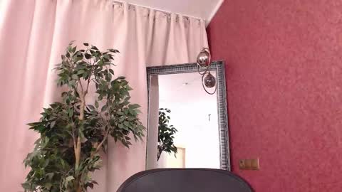 Snapshot of missjuliaxx chatting on October 1, 7:35 am missjuliaxx online show from October 1, 7:35 am