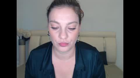 Khloe online show from November 23, 1:24 pm