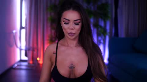 misskiarra online show from March 7, 5:29 am