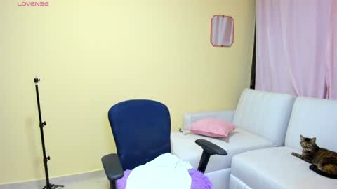 Kimberly Alejandra online show from June 22, 1:32 am