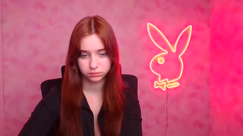 Mia online show from November 30, 12:31 pm