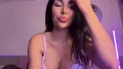 missmichelle111 online show from May 2, 9:40 pm
