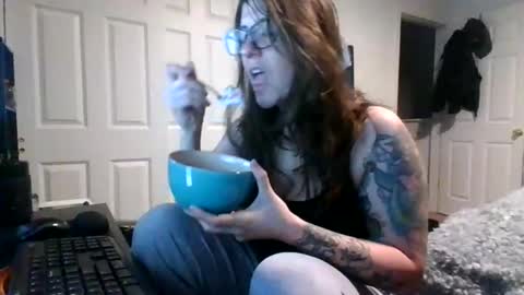 MissMona online show from April 9, 10:20 am