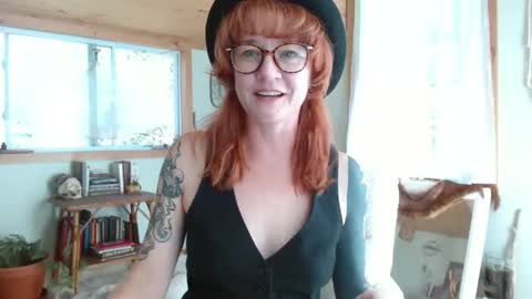 Maxxx online show from October 8, 8:35 pm