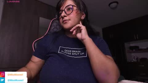 Snapshot of missmoonn chatting on September 25, 1:37 am MissMoon online show from September 25, 1:37 am