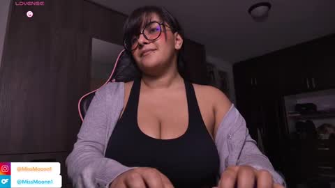 Snapshot of missmoonn chatting on September 10, 2:11 am MissMoon online show from September 10, 2:11 am