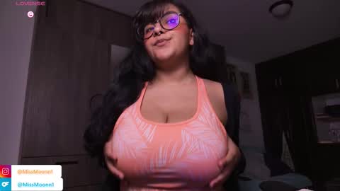 Snapshot of missmoonn chatting on September 27, 3:03 am MissMoon online show from September 27, 3:03 am