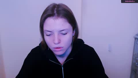 Snapshot of missoliviaa_ chatting on February 1, 12:26 pm Olivia online show from February 1, 12:26 pm