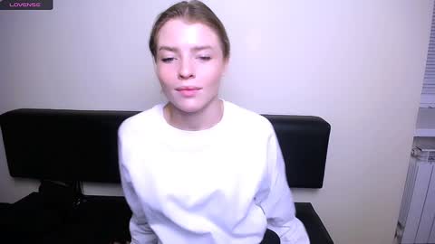 Snapshot of missoliviaa_ chatting on December 14, 10:13 am Olivia online show from December 14, 10:13 am