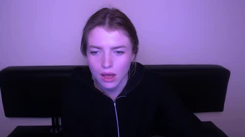 Snapshot of missoliviaa_ chatting on February 2, 1:19 pm Olivia online show from February 2, 1:19 pm