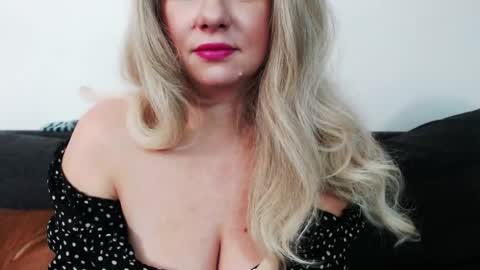 Snapshot of missqueen1416 chatting on January 22, 7:03 am Missqueen1416 online show from January 22, 7:03 am