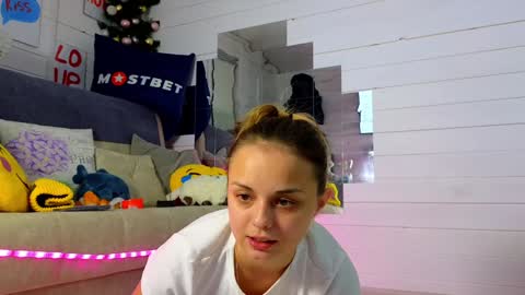 Snapshot of misss_viki chatting on December 6, 6:06 pm . online show from December 6, 6:06 pm