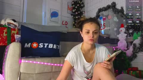 Snapshot of misss_viki chatting on December 25, 8:29 am . online show from December 25, 8:29 am