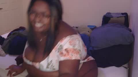 Misstrezzkristina online show from October 9, 3:32 am