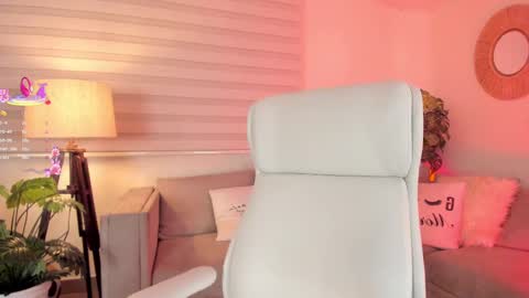 Snapshot of missvaleriaa chatting on March 9, 11:03 pm Valeria Davila online show from March 9, 11:03 pm