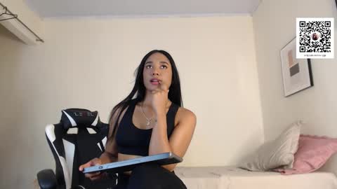 missvirggii online show from March 11, 7:27 pm