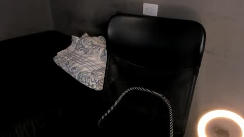 Pandora online show from December 11, 6:20 pm