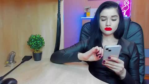 Snapshot of mistress_kristi chatting on February 27, 6:42 pm Mistress Kristi online show from February 27, 6:42 pm