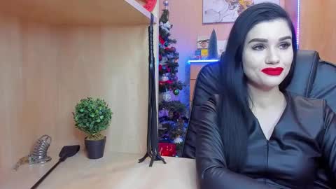 Snapshot of mistress_kristi chatting on December 27, 8:50 pm Mistress Kristi online show from December 27, 8:50 pm