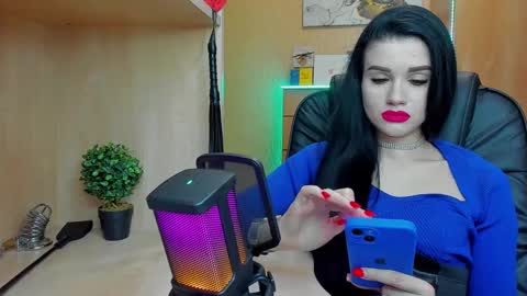 Snapshot of mistress_kristi chatting on January 28, 6:39 pm Mistress Kristi online show from January 28, 6:39 pm