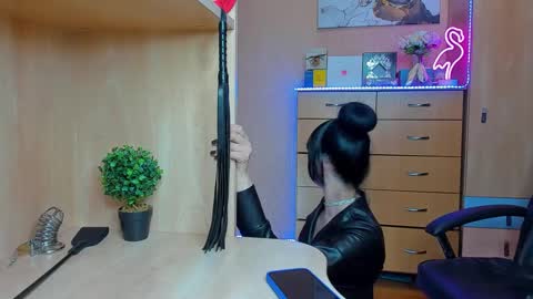 Snapshot of mistress_kristi chatting on February 21, 5:31 pm Mistress Kristi online show from February 21, 5:31 pm