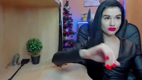 Snapshot of mistress_kristi chatting on January 7, 6:45 pm Mistress Kristi online show from January 7, 6:45 pm