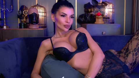 Elenia online show from March 27, 1:34 pm