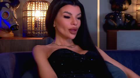 Elenia online show from April 22, 2:36 pm