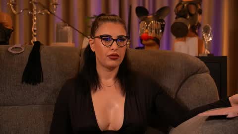 Snapshot of mistresskellykent chatting on September 12, 11:23 pm Mistress Kelly online show from September 12, 11:23 pm