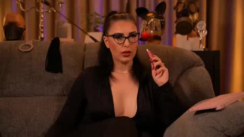 Snapshot of mistresskellykent chatting on October 3, 11:54 pm Mistress Kelly online show from October 3, 11:54 pm