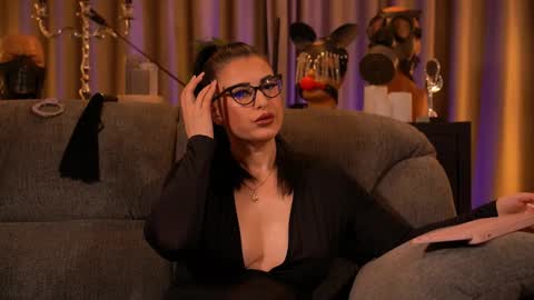 Snapshot of mistresskellykent chatting on September 21, 1:04 am Mistress Kelly online show from September 21, 1:04 am