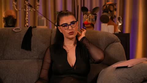 Snapshot of mistresskellykent chatting on September 22, 1:15 am Mistress Kelly online show from September 22, 1:15 am