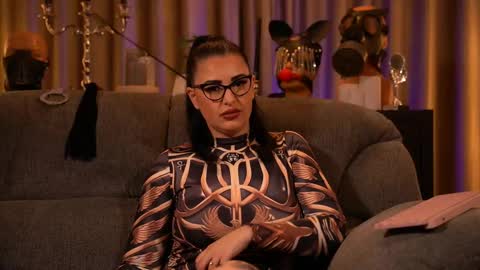Snapshot of mistresskellykent chatting on September 15, 12:08 am Mistress Kelly online show from September 15, 12:08 am